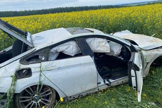 BMW na Plzeňsku se po smyku několikrát přetočilo přes střechu. Řidič zemřel - Novinky
