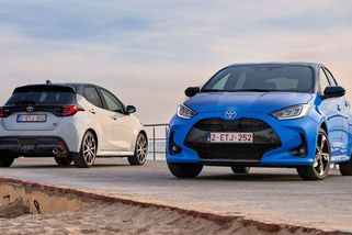 Poprvé za volantem nové Toyoty Yaris: Modernizovaný prcek z Kolína přiváží dvě skvělé novinky a jednu, co vás rozesmutní - Garáž.cz