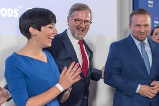 Pětikoalice zdaní lidem to, co neutratí za oběd. Státu hrozí miliardové ztráty – eXtra.cz