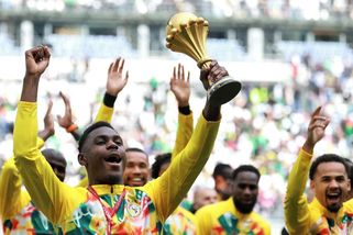 Odebraný titul? Senegalci slavili s trofejí, medaile mají ukryté - Sport.cz