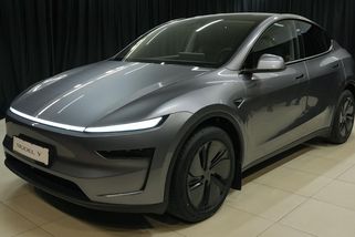 Modernizovaná Tesla Model Y dorazila do Česka, novinku jsme prohlédli do detailu - Novinky