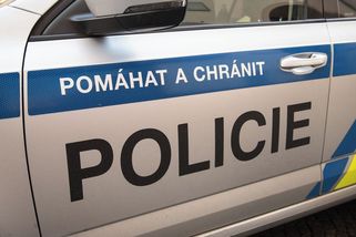 Podvodní řemeslníci na Vysočině přiměli seniora zaplatit za hodinu natírání 86 tisíc - Novinky