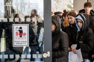 Marné čekání na dávky. „Nemá to kdo dělat a špatně nás platí,“ zní z úřadů - Seznam Zprávy