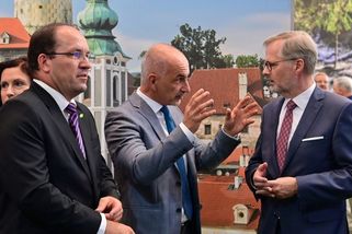 Fiala zuří. Potravináři měli rekordní zisky. Přitom žádali pomoc