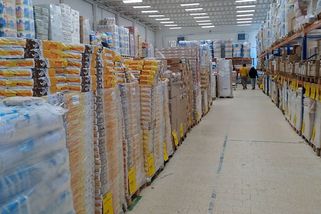 Rusové otevřeli v ČR svou šestou prodejnu. V Karlových Varech ale zákazníky nepřilákala - Novinky