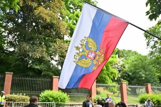 Rusové napadli na Staroměstském náměstí stá...