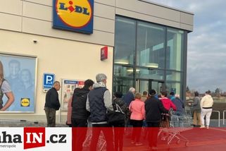 prahain.cz/jidlo/nenazrany-lid-pokladni-popsaly-zazitky-ze-17-listopadu-15712.html