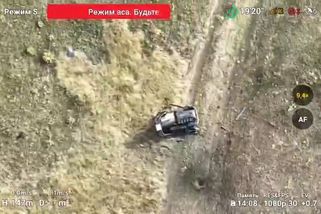 Unikátní záběry: Ukrajinský voják přežíval měsíc na okupovaném území, pak ho odtáhli dronem - Novinky