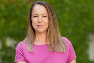 Poslankyně Šebelová si nechala prorazit led a vlezla v dvoudílných plavkách do řeky