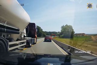 Šílený hazard. Řidiče kamionu při předjíždění u Nového Jičína zachytila kamera - Novinky