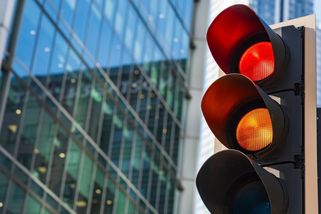 Nejzákeřnější dopravní značka v Česku: Nová pravidla se s řidiči nemazlí. Opomenutí trestají 6 body i zákazem řízení - EnergoZrouti.cz