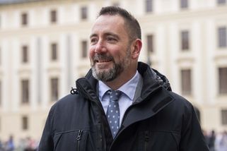 Ministr Červený neuvedl v registru vlastnictví domu, pak jej převedl na manželku - Novinky