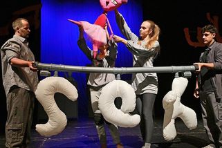 Les penisů a útes vagín. Divadlo o tělech a pocitech děti potřebují, bizarní kauza vypovídá hlavně o strachu kritiků