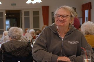 Režisér Jiří Adamec potřebuje nepřetržitou péči. Manželka promluvila o jeho zdravotním stavu