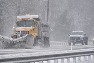 Na Česko se žene mohutná bouře z Německa. Hrozí intenzivní sněžení a úrazy, varují odborníci