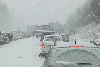 Česko zapadne sněhem: Až 40 cm, nejezděte autem, pokud nemusíte, zní výstraha – eXtra.cz