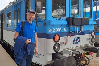 Farář z Plzeňska pověsil po dvaceti letech profesi na hřebík. Stal se z něj strojvedoucí - Novinky