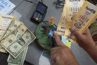 V loterii padl obří jackpot. Prodejce tiketu ale odmítá výhru vyplatit