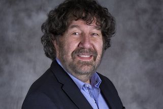 Troškovy filmy vystihují nejhorší české vlastnosti. Hrubiánství, závist a klepy. A Češi se smějí - Česko Živě