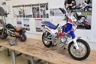 Malí mechanici postavili v kroužku zmenšeninu legendární motorky - Novinky