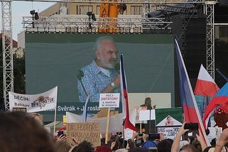 Zdeněk Svěrák oslaví devadesátiny v předstihu na Letné i řádně pod Parapletem - Médium.cz