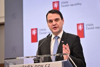 Je pro stát větším rizikem Macinka v Mnichově, nebo Turek v pozadí vlády? - Médium.cz