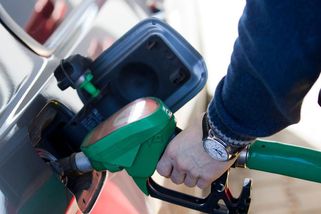 Osekat marže pumpařům? To nefunguje. Expert popsal efektivnější lék než ten Babišův