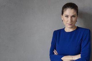 Ty špíno bezcenná, hezký kozy. Tohle lidé píšou po...