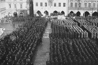 Komunisté vzdělané lidi nesnášeli, třídní nepřátele za trest posílali do výroby i vězení - Médium.cz