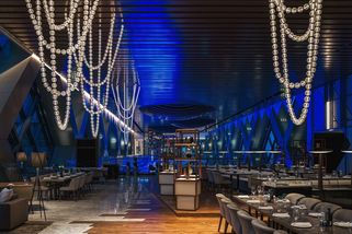 Firma ze Šenova rozsvítila unikátní hotel v Dubaji - Seznam Zprávy