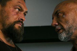 Skvělá nová akční komedie je online. Jason Momoa a Dave Bautista sbírají vítanou chválu