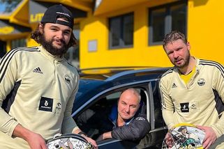 Ochrnutý hokejista Alinč bojuje. Brankářům navrhuje masky jedním prstem