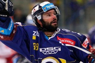 Parádní gesto! Odvolaný faul? Klobouk dolů, jak se zachoval, klaní se soupeř Okálovi - Sport.cz