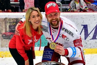 Hokejistova manželka se utopila pod ledem. Nyní Vrána našel štěstí po boku atletky