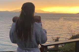 Hilary Swank porodila ve 48 dvojčata, Brigitte Nielsen rodila v 54: Slavné matky ve vyšším věku - Proženy.cz