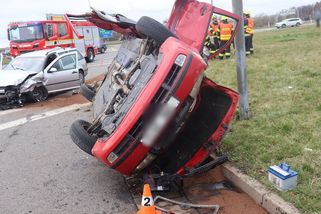 Mladý řidič na kruhovém objezdu v Olomouci nedal přednost, tři lidé skončili v nemocnici - Novinky