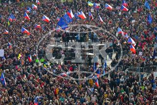 Není Letná jako Letná. A Babiš dál plive na Pavla