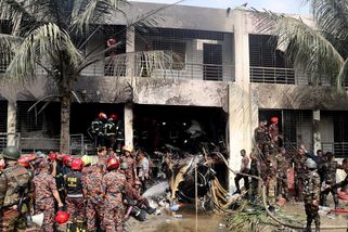 Učitelka po nárazu stíhačky do školy v Bangladéši zachránila 20 dětí. Sama zemřela - Novinky