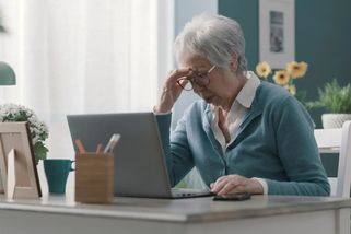 Důchodci čekali vrácení peněz, vláda to odmítla. Spor o valorizaci z roku 2023 dál žije