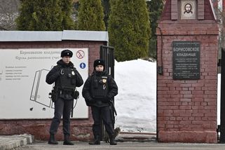 Před pohřbem Navalného: Policisté na místě, zátarasy nachystány - Novinky