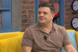 Herec z Ulice potkal v tramvaji bývalého premiéra. Jeho fotka boří internet