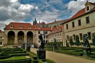 V Senátu posílí křídlo dezinformátorů a stoupenců konzervativní ideologie