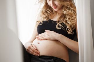 Těhotná ve 12 letech! Dětské tělo, které nezvládá porod, a otcem je bratranec - Médium.cz