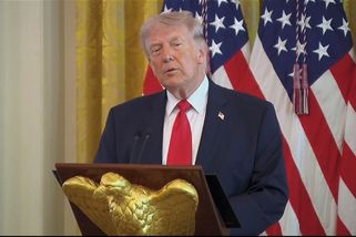 Ještě si hojí rány od manželky, vmetl Trump Macronovi - Novinky