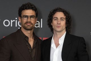 Dva žhaví kandidáti na nového agenta 007 na premiéře. Pak se ukázal syn Brosnana. Tohle by byl Bond!