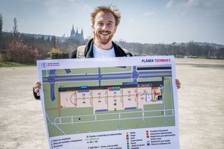 GLOSA: Jak naplnit vyčpělé Chvilky pro demokracii? Jít na Letnou pro zážitek nestačí