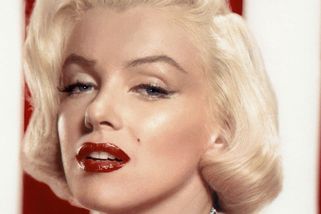 „Jsem to já.“ Marilyn Monroe v nouzi nafotila snímky, které vyšly v prvním Playboyi, Hollywood zuřil - Médium.cz