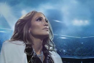 Jennifer Lopez ohromila v odvážných šatech bez spodního prádla na premiéře svého dokumentu