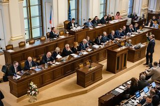 Prohra poslanců ODS a Válka při volbách do VZP vzbudila emoce. Decroix mluvila o důstojnosti
