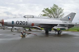 Nehoda jako z filmu: po katapultáži pilota dokázal Mig-21 sám „přistát“ - Médium.cz